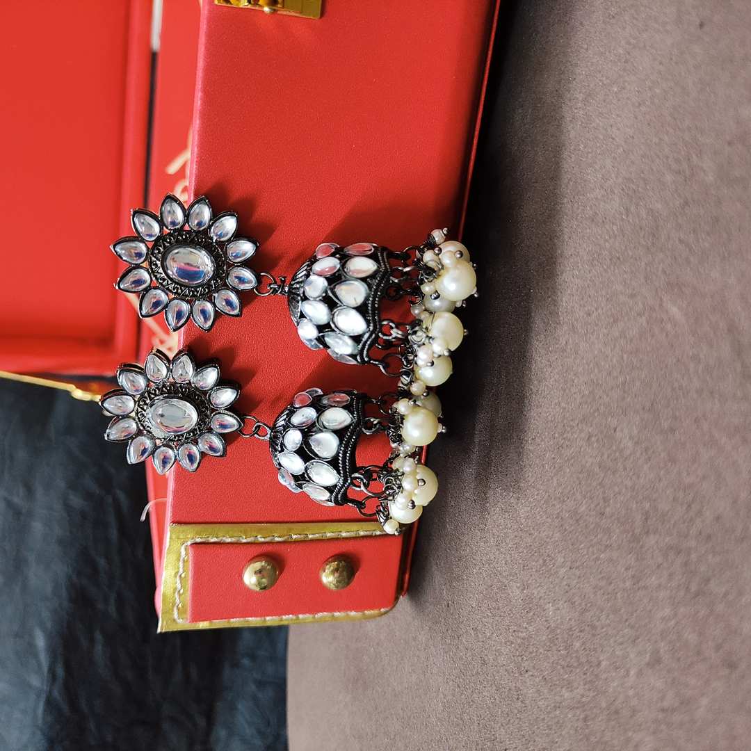 LARQ JEWELS Lightweight Kundan with Pearl Beads Silver Plating Jhumka Earring