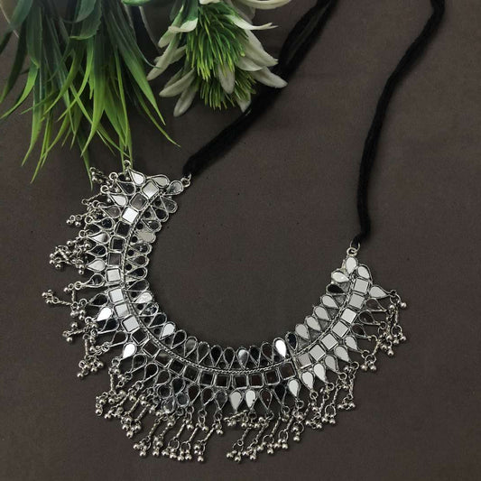 LARQ JEWELS Metal Mirror Silver Oxidised Necklace Set