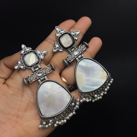 Oxidised Shell Stone Earring With Kundan White