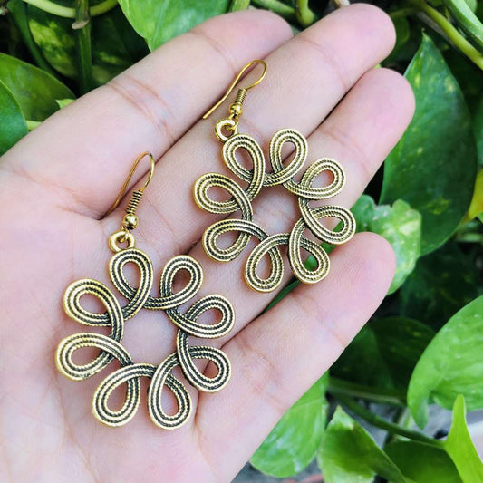 LARQ JEWELS Gold tone brass metal non precious hollow floral earring