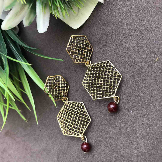 LARQ JEWELS GOLD PLATED DESIGN EARRING WITH PEARL MAROON