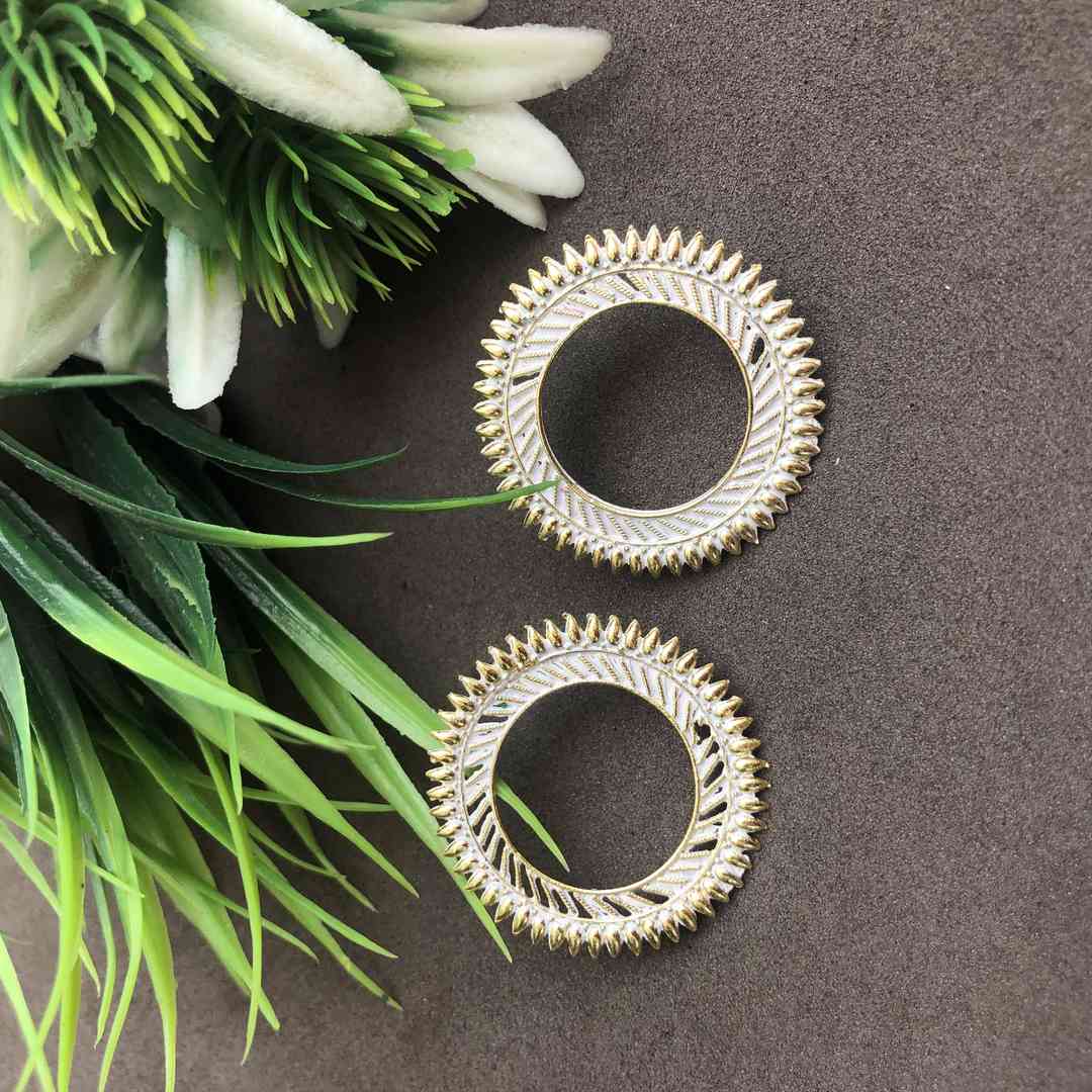 LARQ JEWELS White LIGHTWEIGHT CIRCULAR STUD EARRINGS