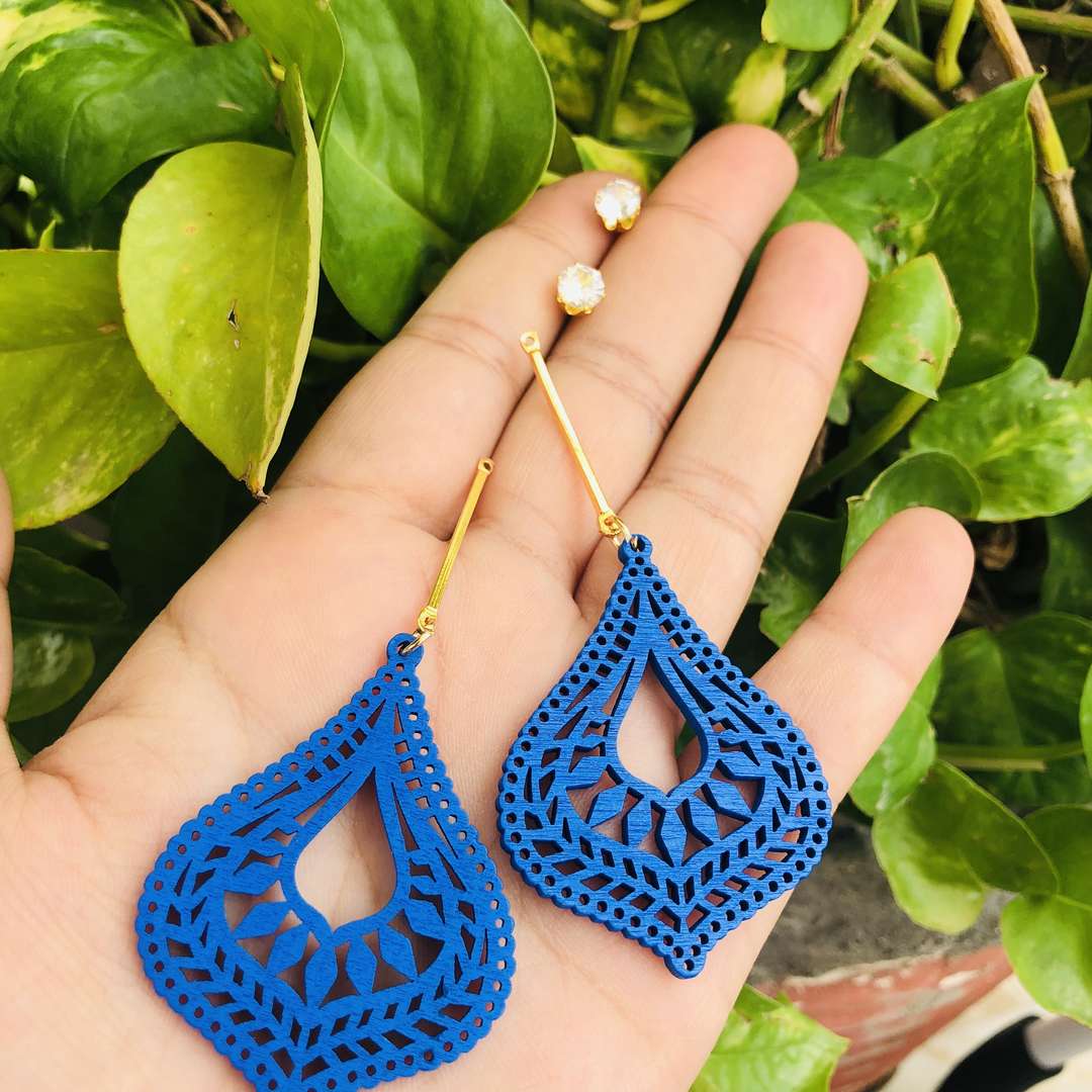 LARQ JEWELS Two ways Wooden Lightweight Earrings blue