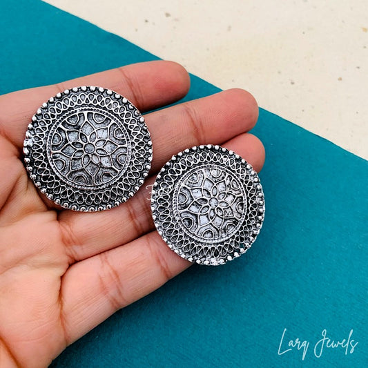 Larq Jewels Sliver Oxidized Round Stud Earring