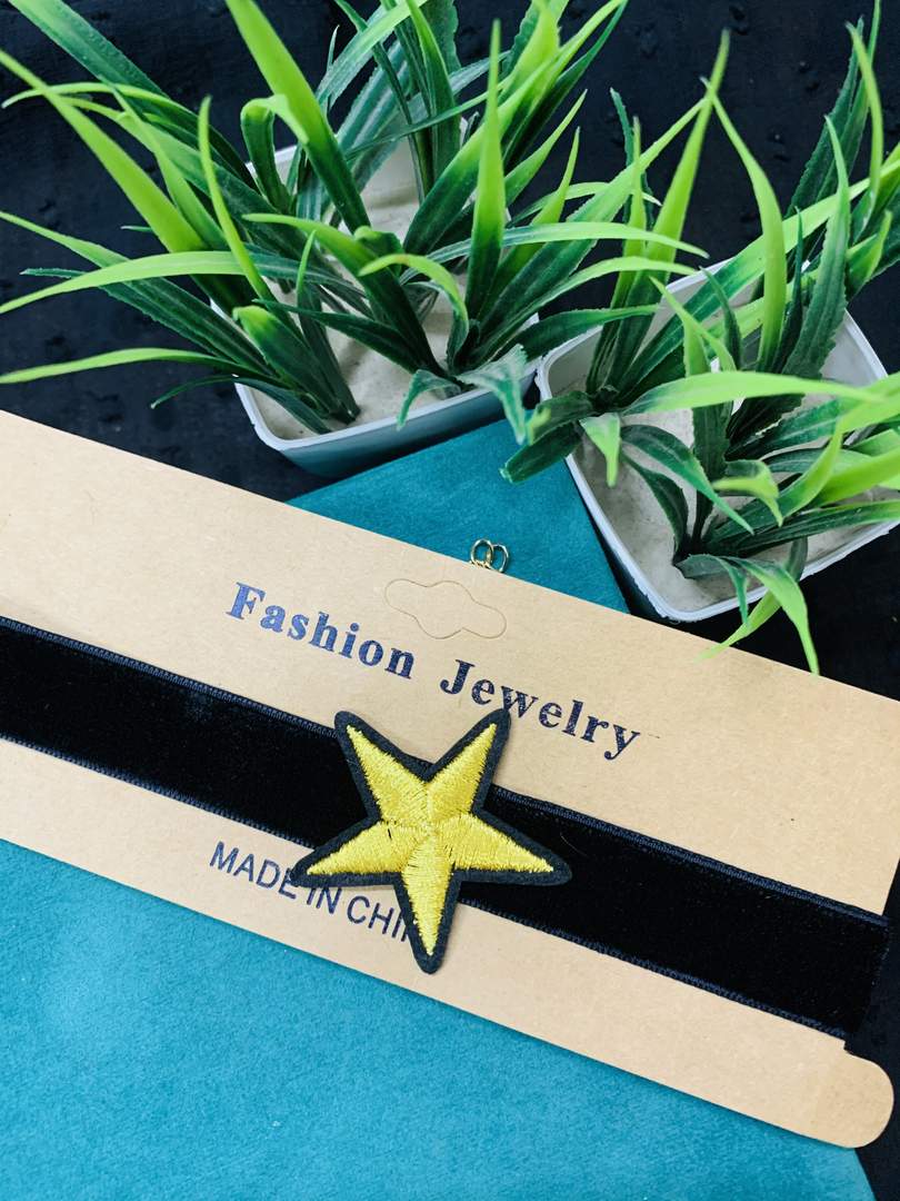 LARQ JEWELS Minimalist Korean Star Black Western Party Choker Necklace