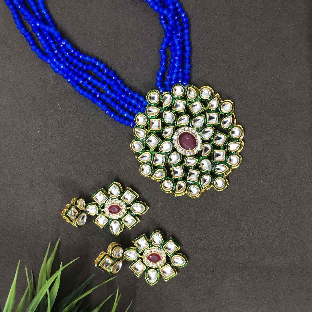 LARQ JEWELS Padmavati Style Kundan Necklace Set