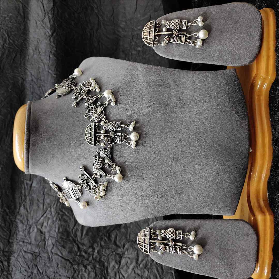 LARQ JEWELS Geman Silver Traditional wedding Choker Necklace