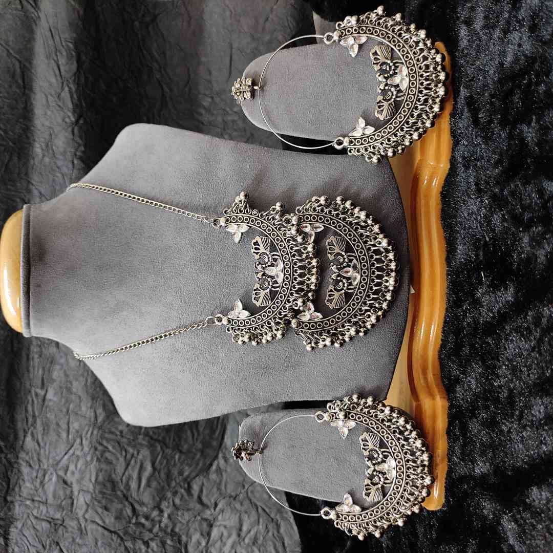 LARQ JEWELS Afghani Chandbali Pendant Necklace Set