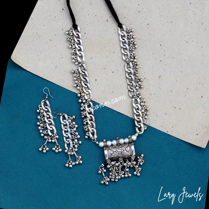 LARQ JEWELS Oxidized Silver Metal Fusion Style Long Necklace Set