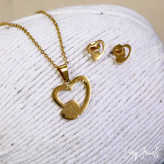 LARQ JEWELS Double Heart Western Neck Chain Pendant