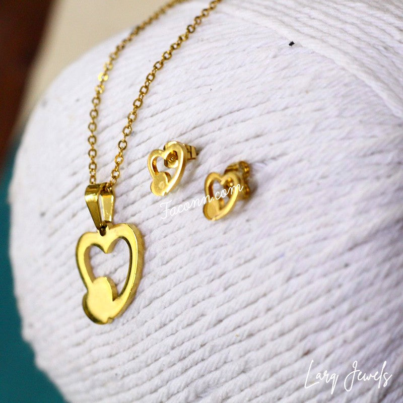 LARQ JEWELS Double Heart Western Neck Chain Pendant