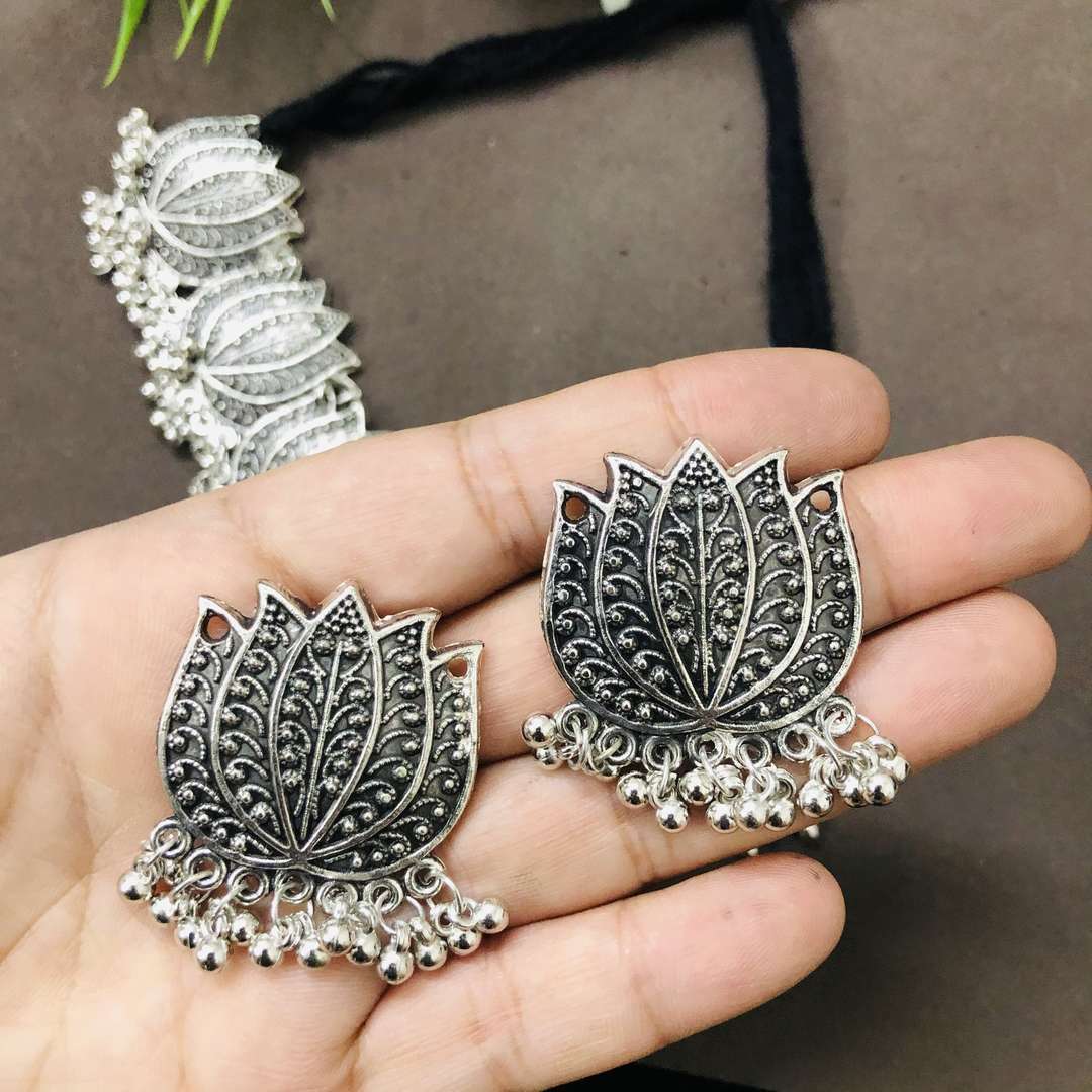 LARQ JEWELS Oxidized Indian Ethnic Silver Choker Lotus Necklace