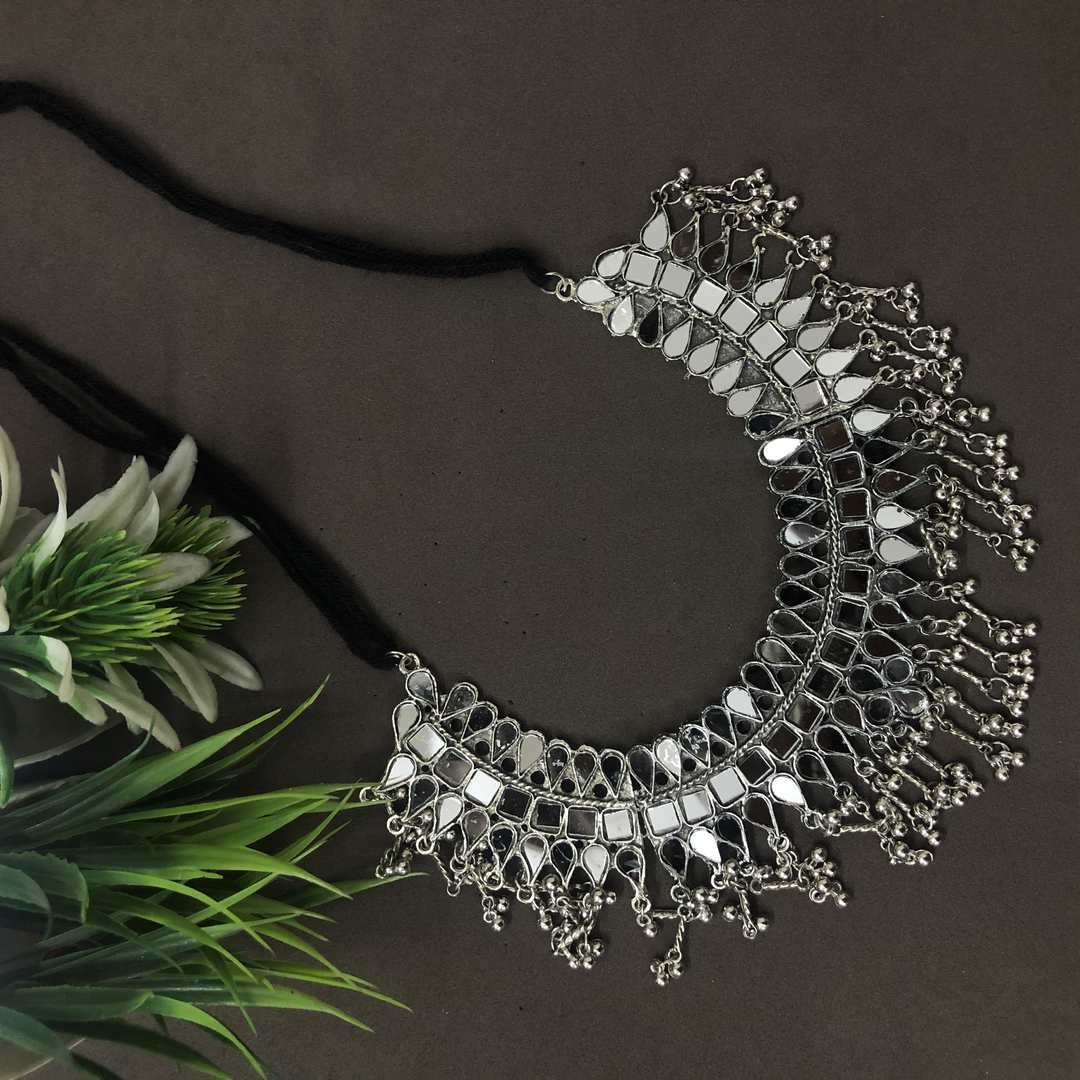LARQ JEWELS Metal Mirror Silver Oxidised Necklace Set