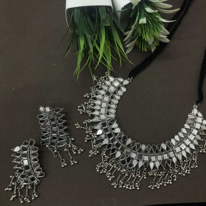 LARQ JEWELS Metal Mirror Silver Oxidised Necklace Set