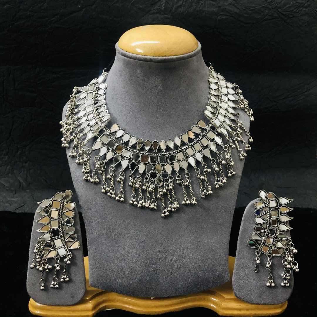 LARQ JEWELS Metal Mirror Silver Oxidised Necklace Set