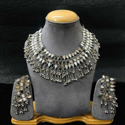 LARQ JEWELS Metal Mirror Silver Oxidised Necklace Set