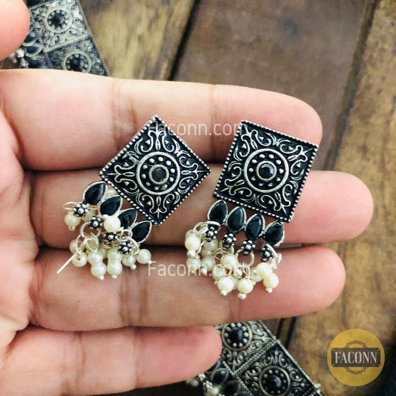 LARQ JEWELS German Silver Stone Choker Necklace