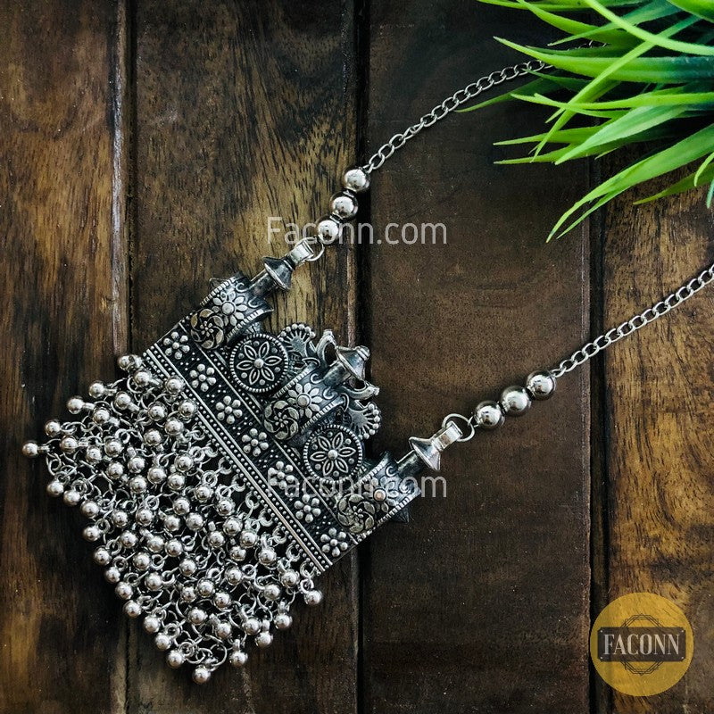 LARQ JEWELS Oxidized Silver Plated Traditional Pendant Necklace