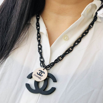 Larq Jewels CHANEL Classic Luxurious pendant necklace