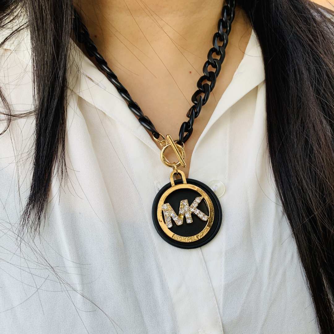 LARQ JEWELS MICHAEL KORS Stone studded black necklace