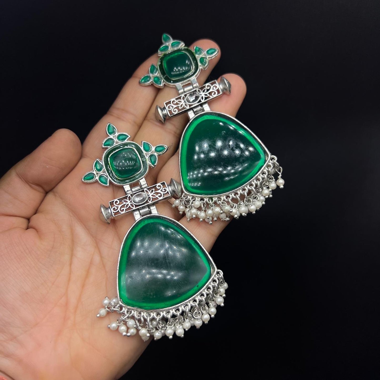 Oxidised Shell Stone Earring With Kundan Green