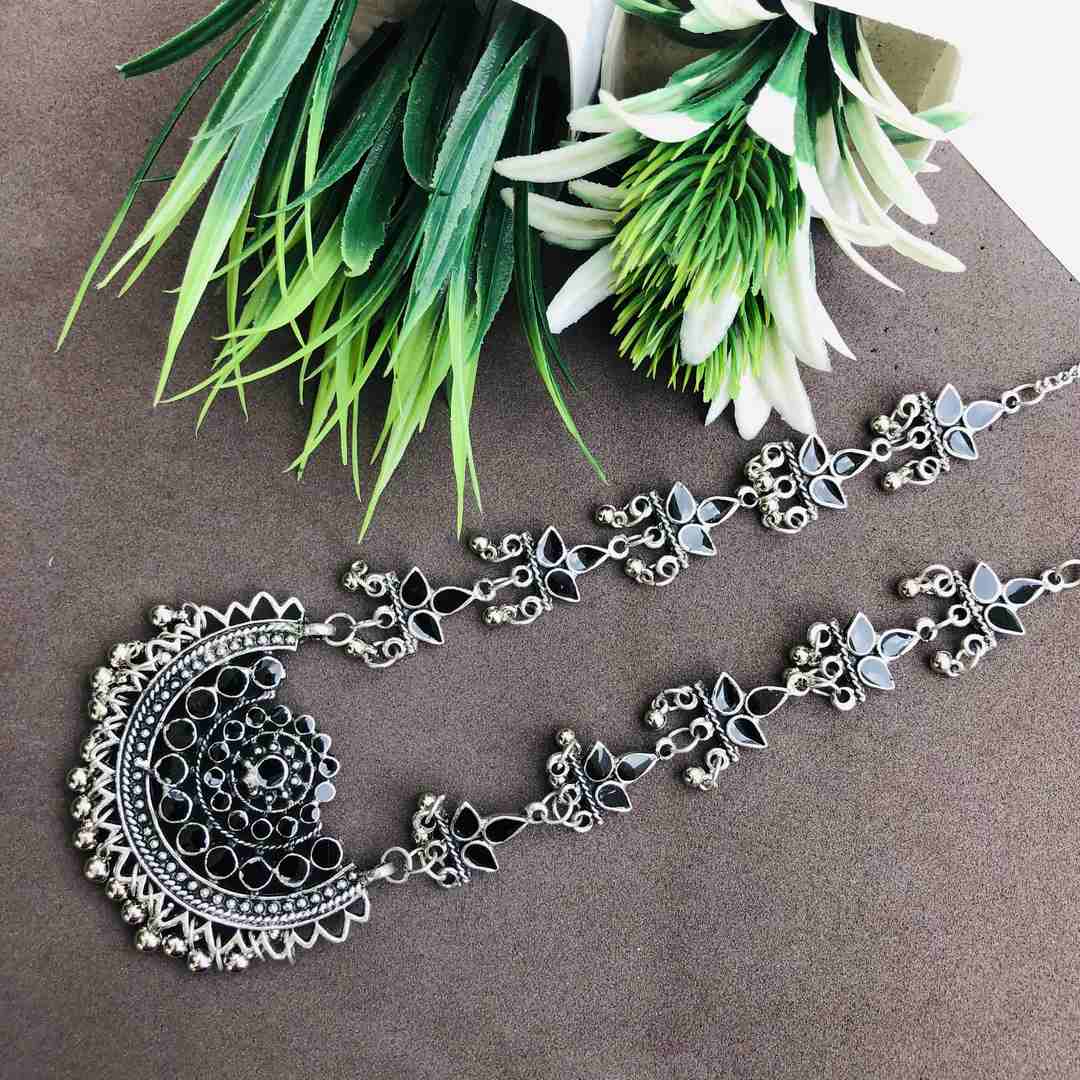 LARQ JEWELS ANTIQUE BRASS AND MULTI STONES MEENAKARI NECKLACE- black