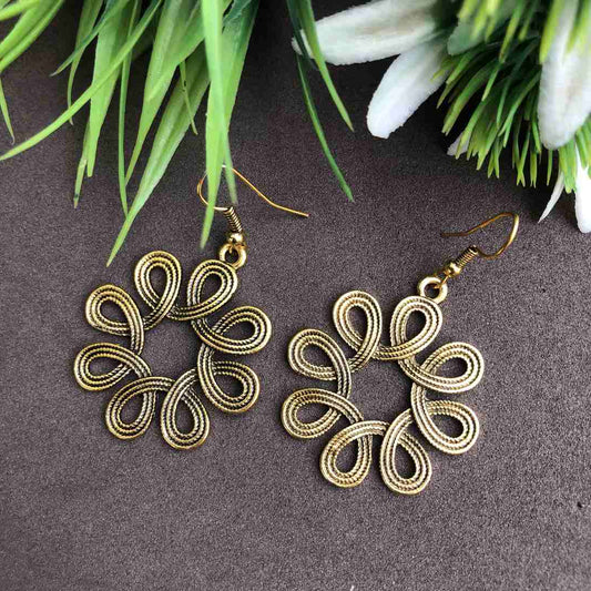 LARQ JEWELS Gold tone brass metal non precious hollow floral earring