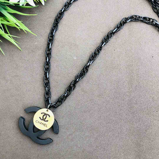 Larq Jewels CHANEL Classic Luxurious pendant necklace