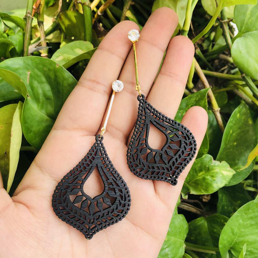 LARQ JEWELS Two ways Wooden Lightweight Earrings Black