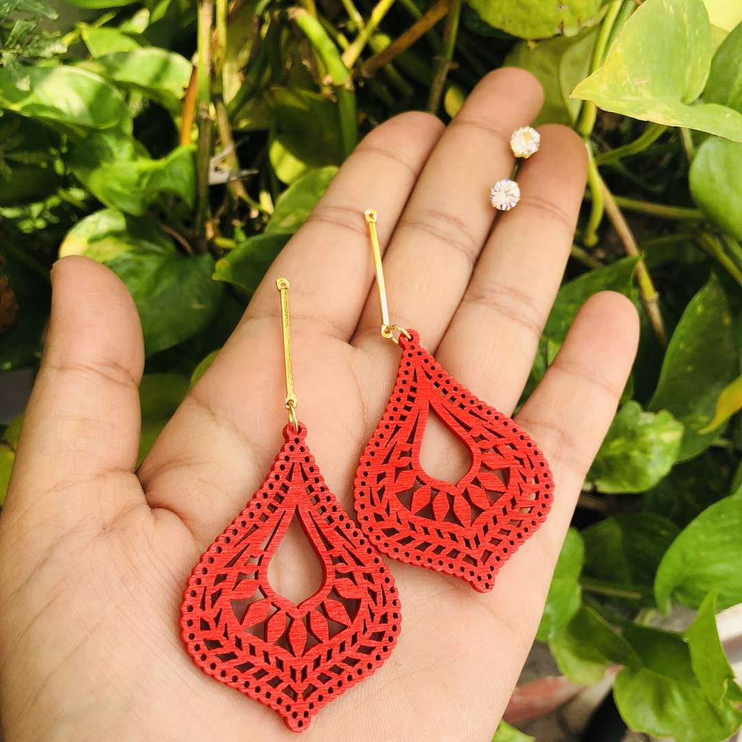 LARQ JEWELS Two ways Wooden Lightweight Earrings red
