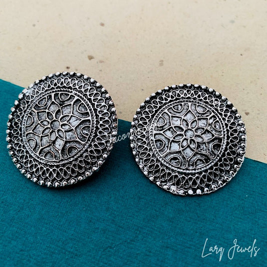 Larq Jewels Sliver Oxidized Round Stud Earring