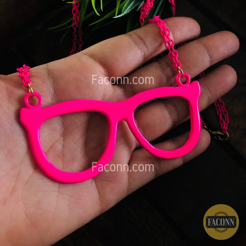 LARQ JEWELS Fashionable Metal Pink Specs Necklace Chain For Women
