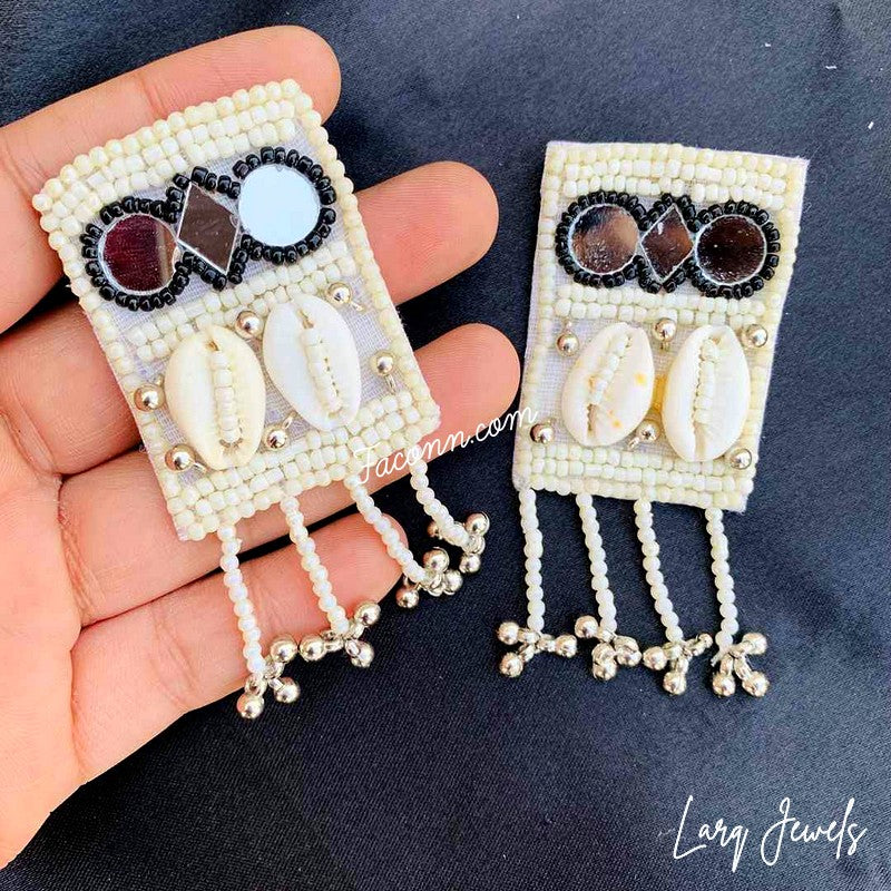 LARQ JEWELS White Mirror Hand Crafted Fabric Choker Set