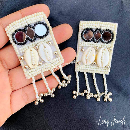 LARQ JEWELS White Mirror Hand Crafted Fabric Choker Set