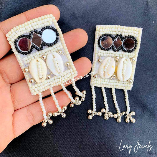 LARQ JEWELS White Mirror Hand Crafted Fabric Choker Set