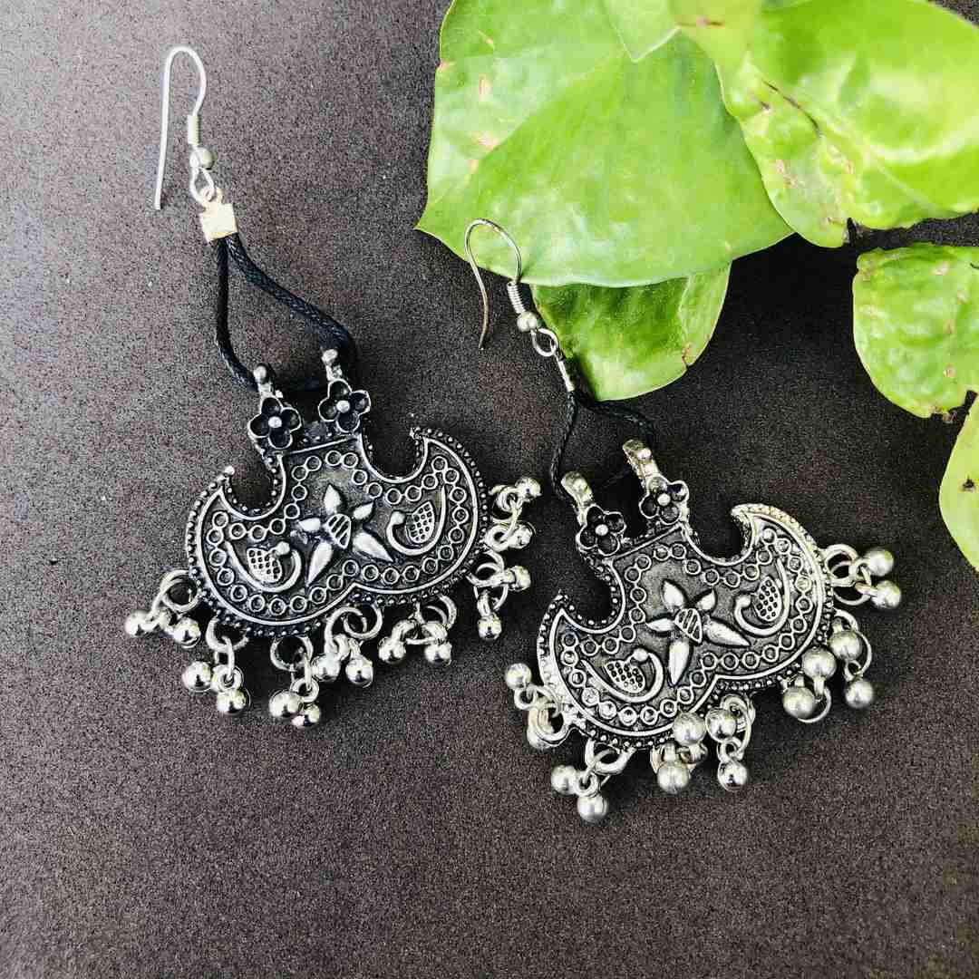 LARQ JEWELS stylish and fancy antique silver dangle earring Alloy Dangle Earring