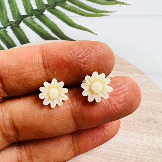 Mini White Flower Shape Earrings