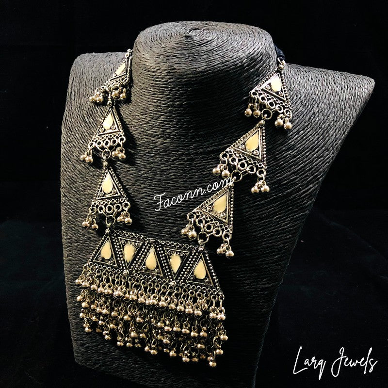 LARQ JEWELS Bohemia Gypsy Vintage Party Wear Necklace- White