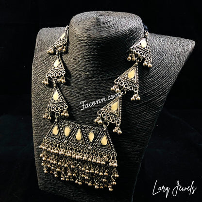 LARQ JEWELS Bohemia Gypsy Vintage Party Wear Necklace- White