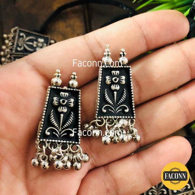 LARQ JEWELS Black Traditional Designed Hand Crafted Neclace set