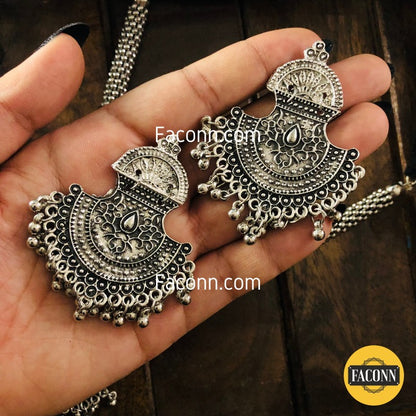 LARQ JEWELS Oxidized Silver tone Rustic Maang Tika Necklace Set