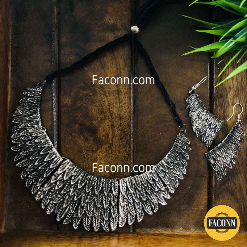LARQ JEWELS Anitique silver feather Necklace set