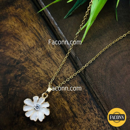 LARQ JEWELS White Daisy Charm Pendent