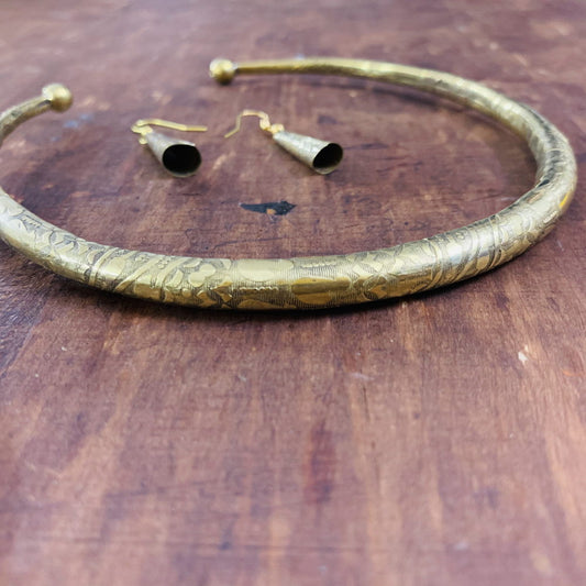 LARQ JEWELS Tribal Golden Tone Oxidized Choker Bangle Set