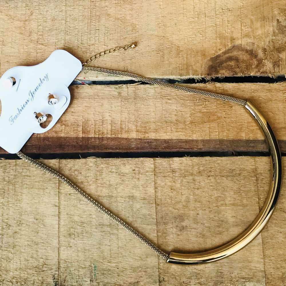 LARQ JEWELS Gold Tone Metallic Non-Precious Metal Necklace