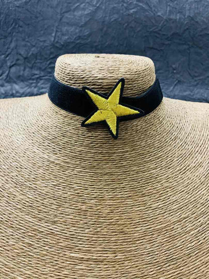 LARQ JEWELS Minimalist Korean Star Black Western Party Choker Necklace