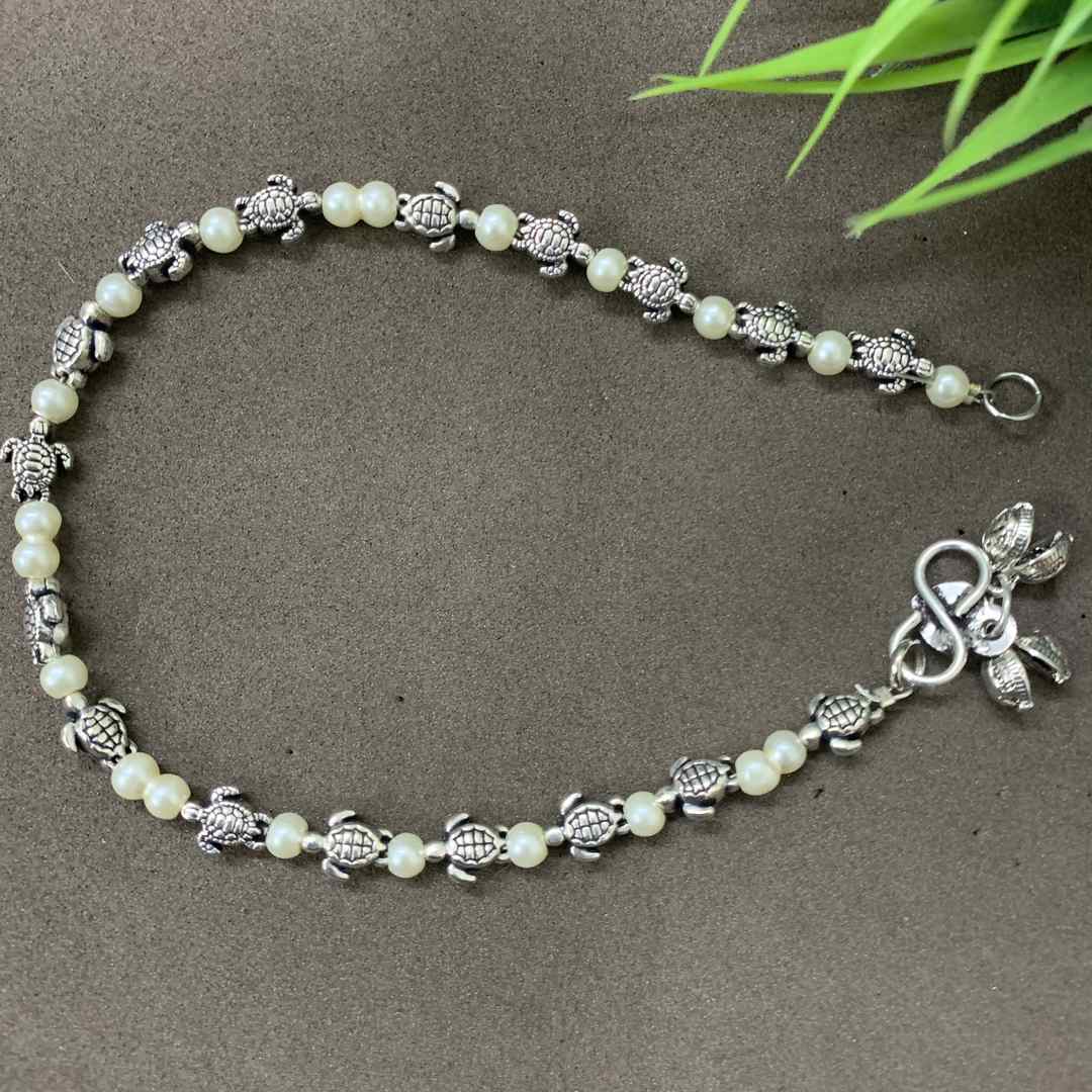 LARQ JEWELS SEA TURTLE OXIDIZED SILVER WHITE BEADS ANKLET- 1 PC