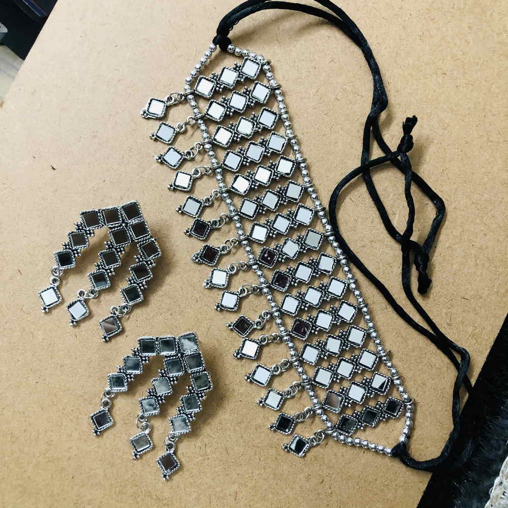 Larq Jewels Mirror Choker Necklace Set With Earrings