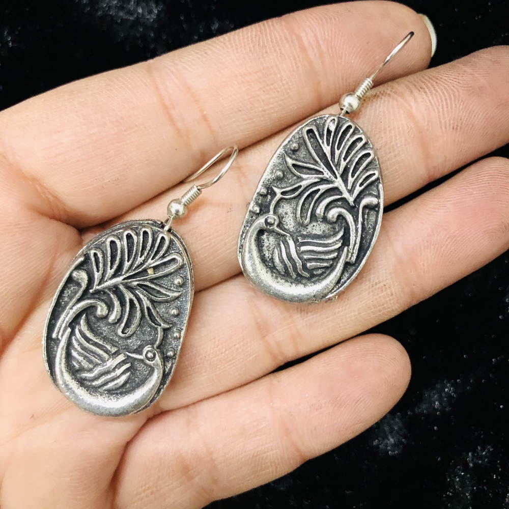 Larq Jewels German Silver Alloy Silver Necklace Set with Earrings