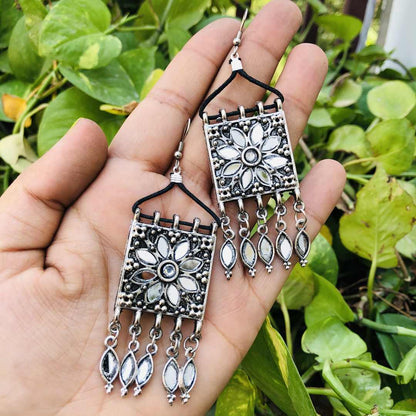 LARQ JEWELS Oxidised Silver Floral Mirror Choker Necklace Set